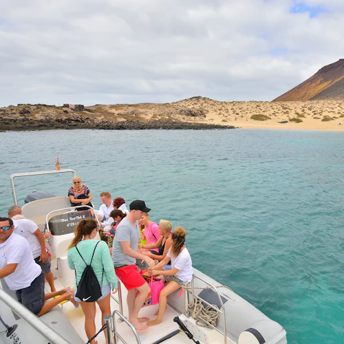 La Graciosa: Catamaran Tour + Lunch + Roundtrip Ferry from Lanzarote - Photo 3
