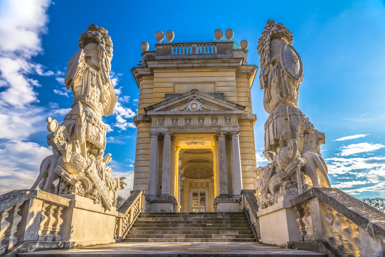 Castello e giardini di Schönbrunn: Tour guidato con accesso Skip-The-Line - Alloggi in Vienna