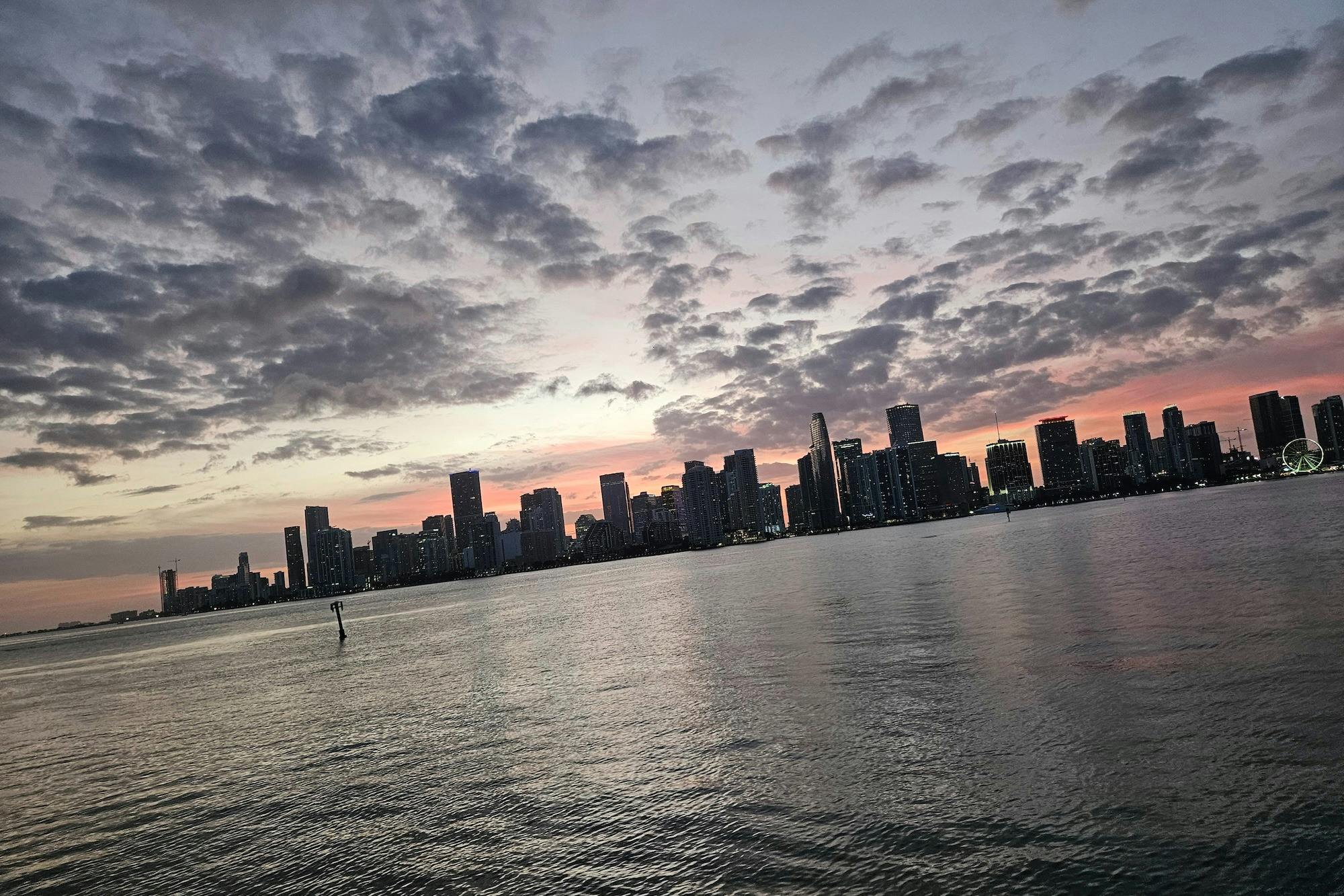 Die Skyline von Miami bei Sonnenuntergang