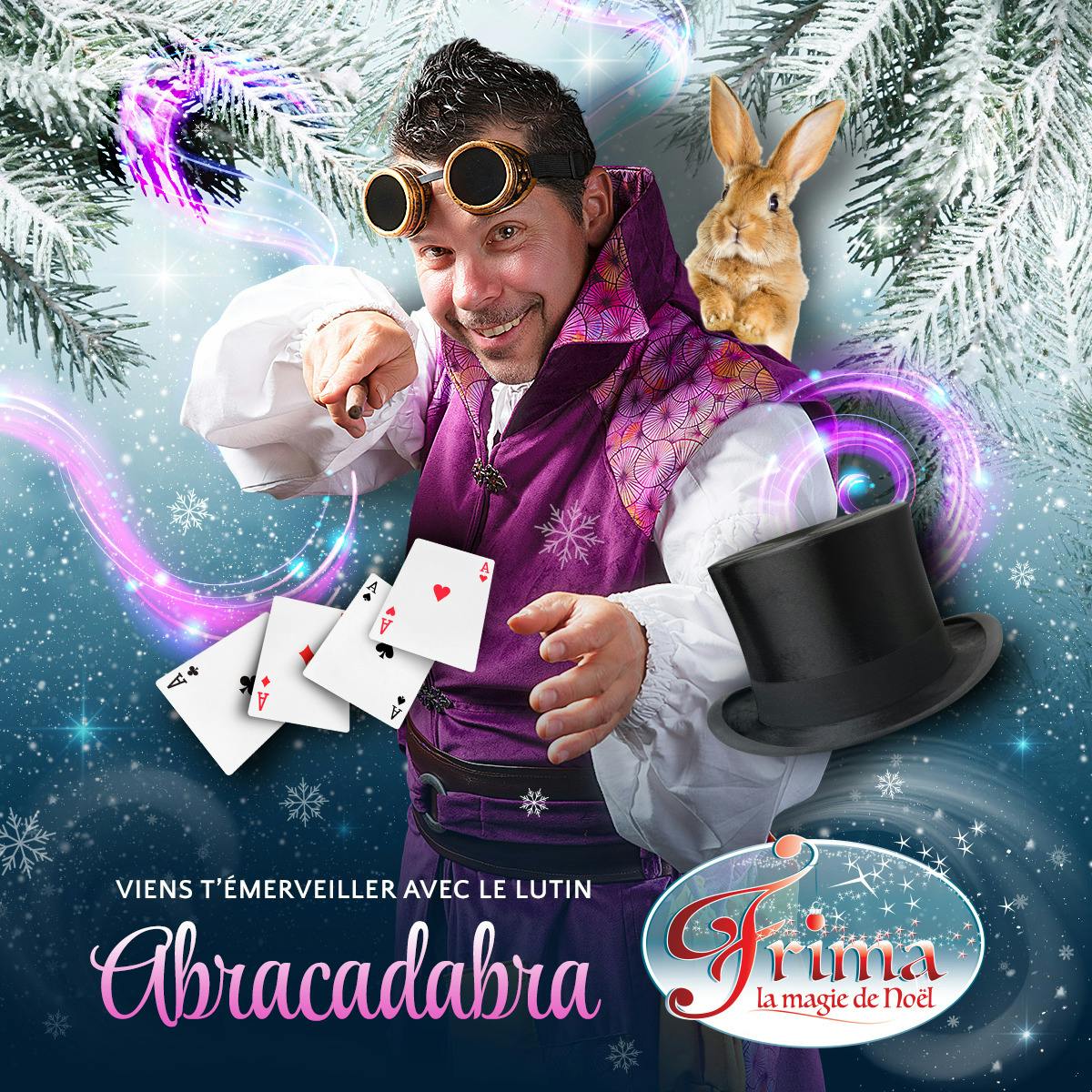 Een goochelaar in feestelijke kleding voert een kaarttruc uit met besneeuwde dennentakken, een konijn en een hoge hoed op de achtergrond. Tekst: "Abracadabra" en "Frima".