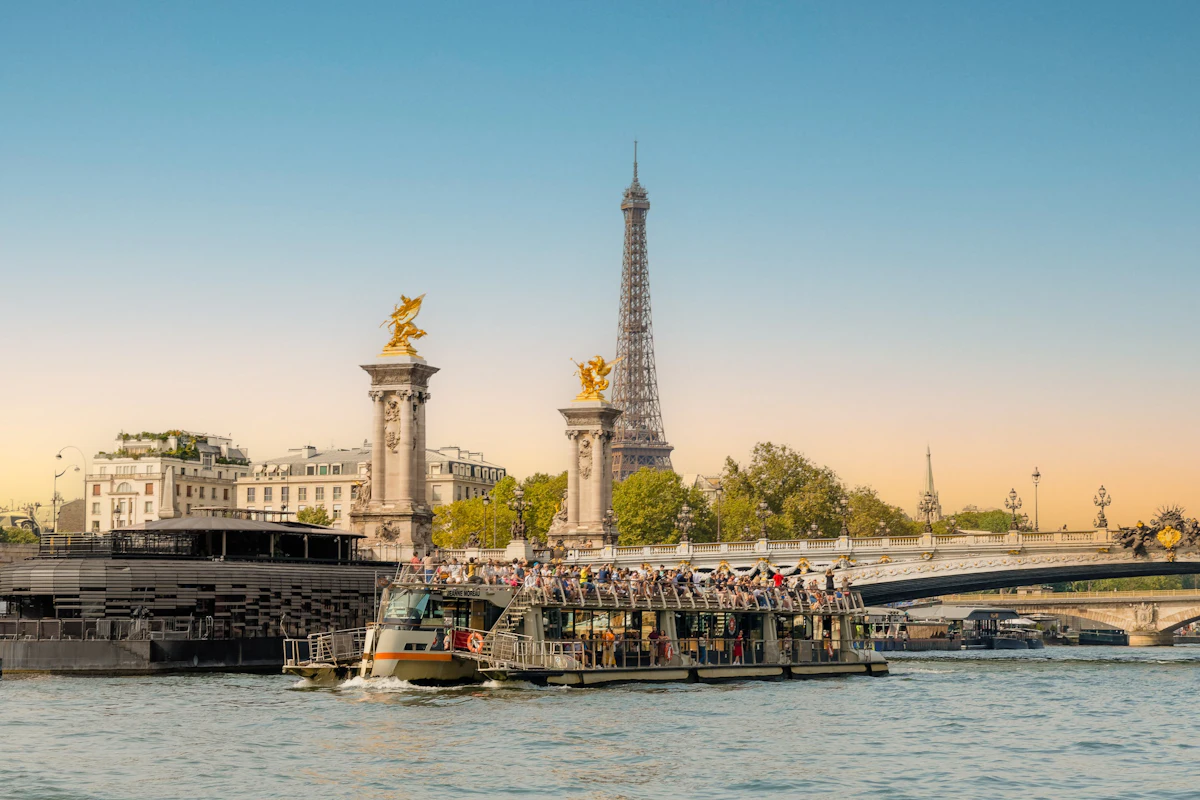 Seine River: Sightseeing Cruise from the Eiffel Tower — 6
