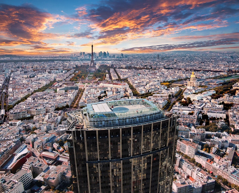 מגדל מונפרנס ושייט בנהר הסיין בפריז בParis — תמונה 3