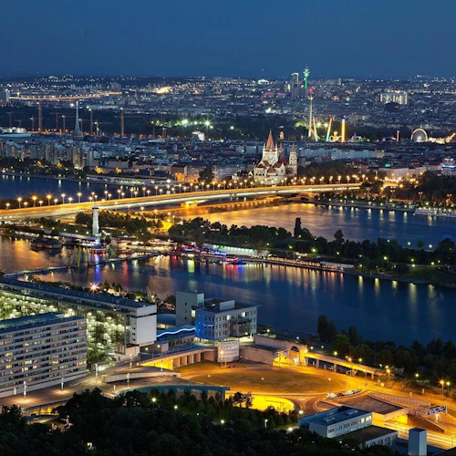 Viena: Passeio Panorâmico Noturno de Ônibus - Photo 2