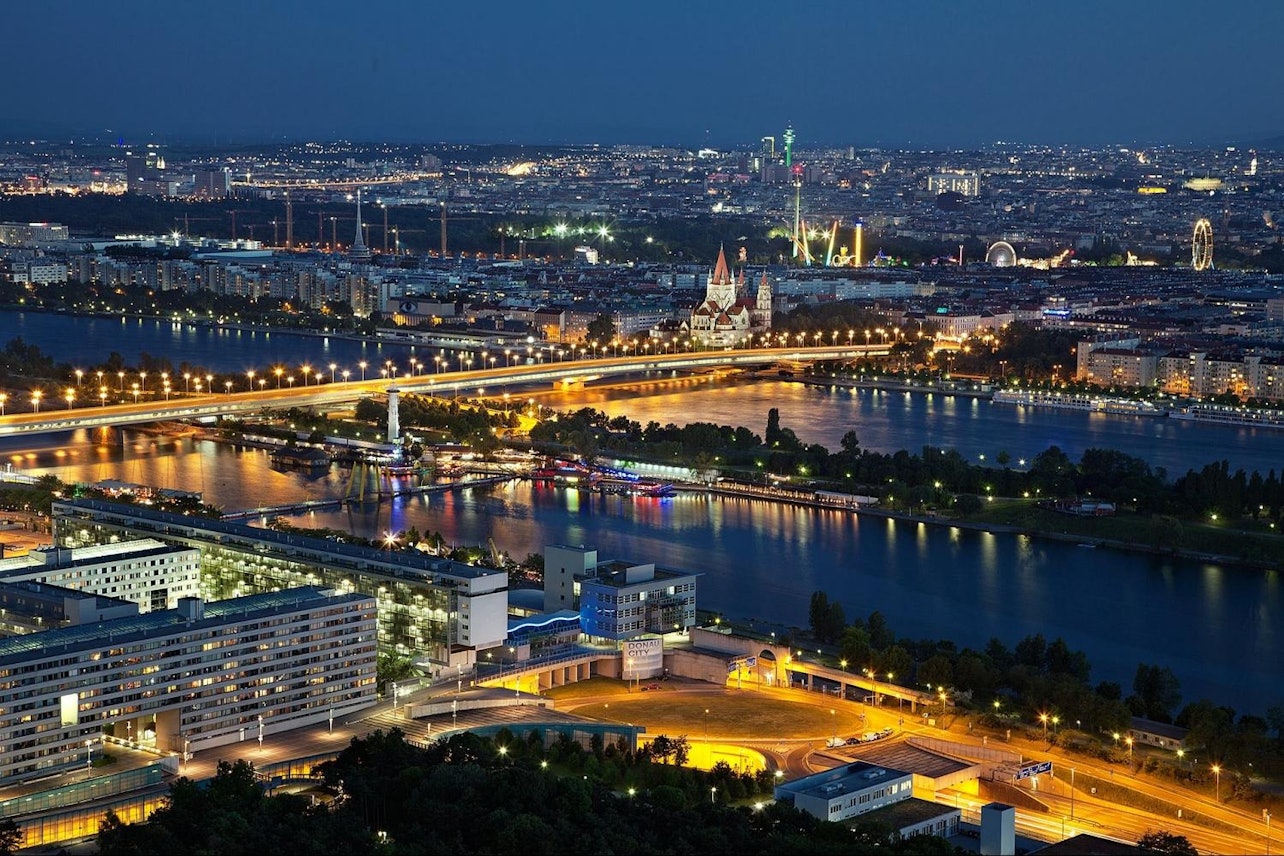 Vienna: Panoramic Evening Bus Tour - Accommodations in Vienna