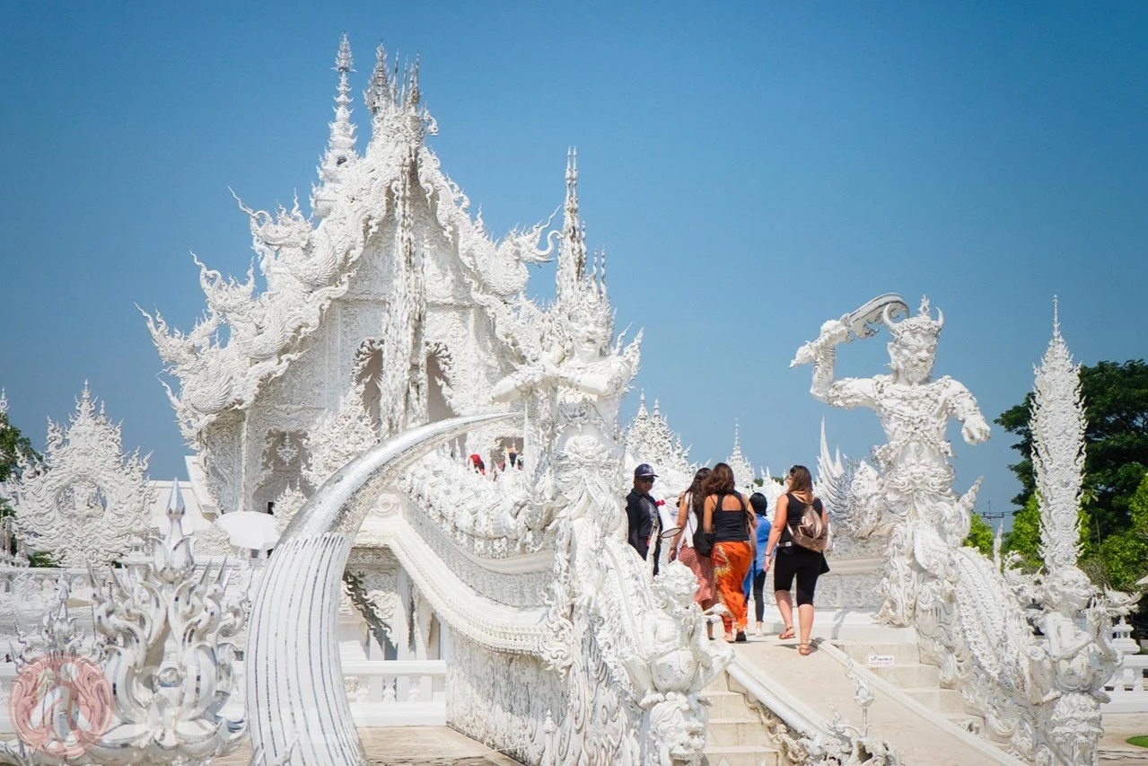 Chiang Rai: Guided Temples Tour from Chiang Mai with Hot Springs & Tribe Village