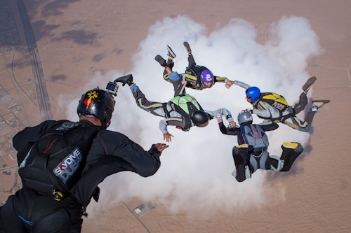 ドバイ：ドバイの砂漠でスカイダイビング（写真とビデオ付き）(即日発券)