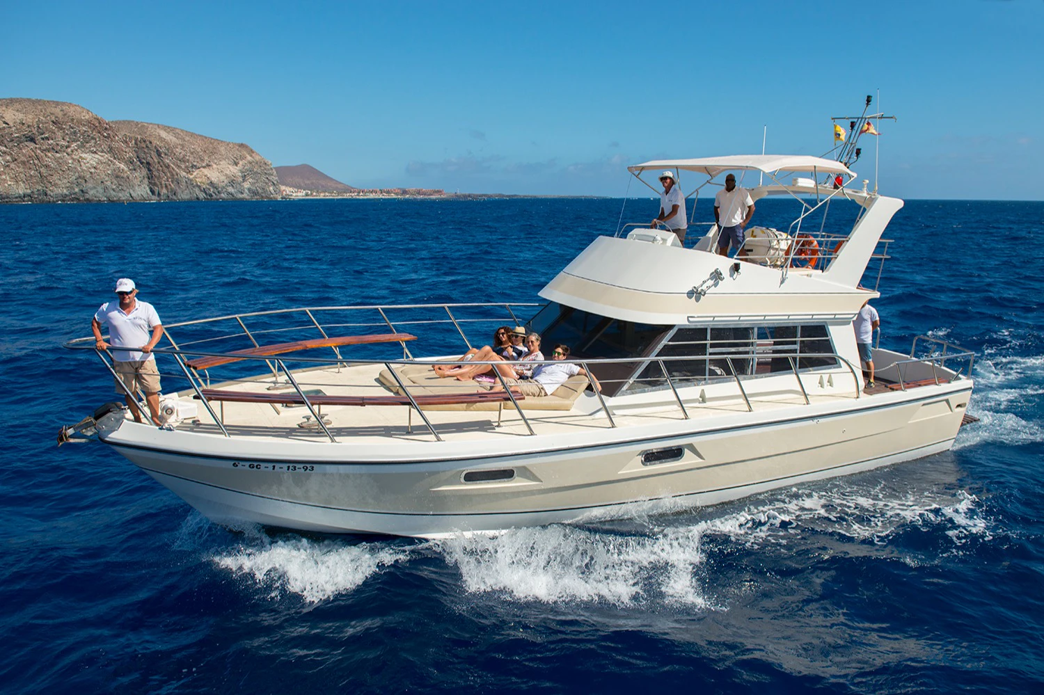 Los Cristianos: Guided Yacht Cruise + Whale Watching + Lunch