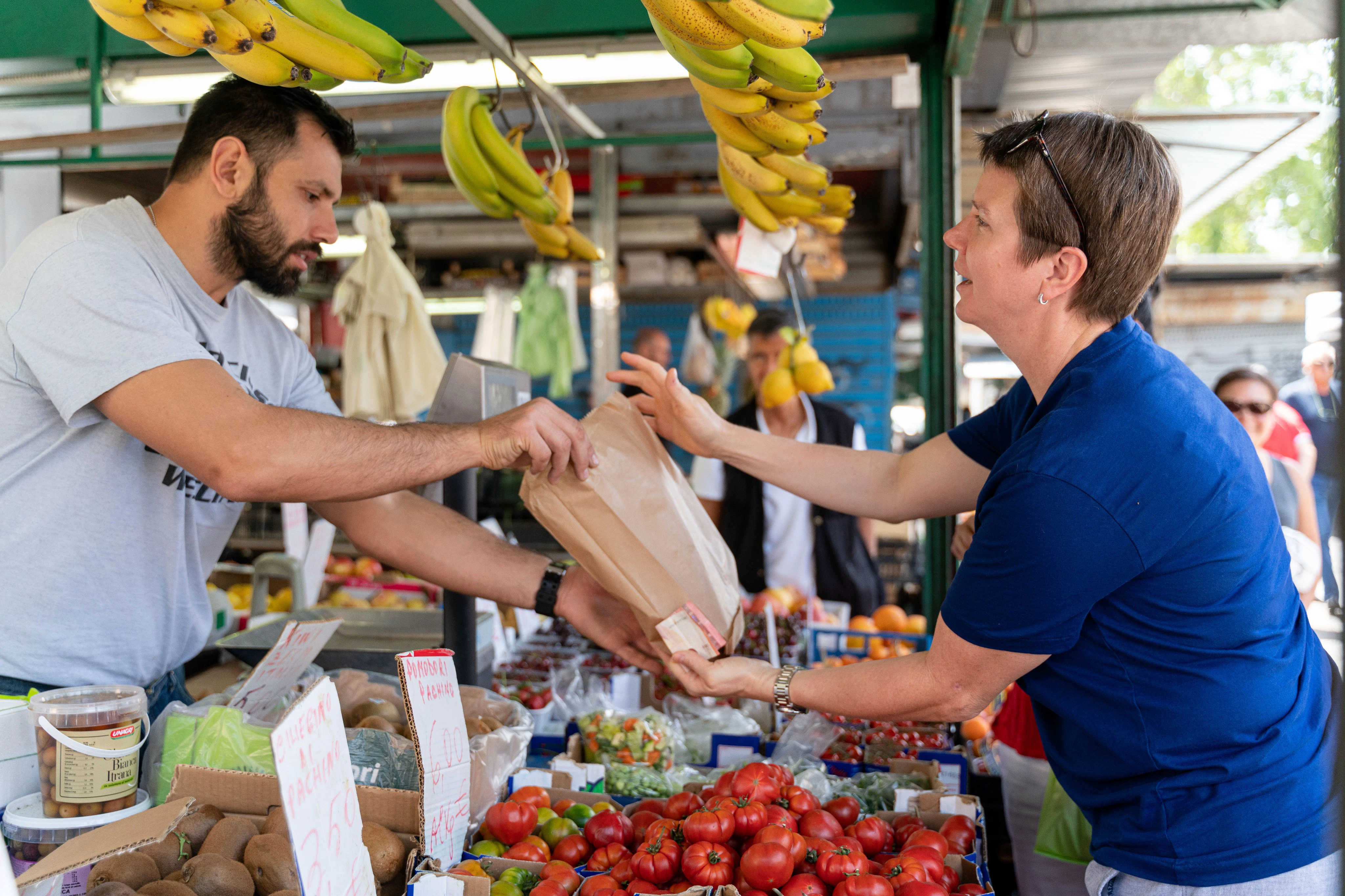 Milan: Market Tour and Dining Experience at a Local’s Home