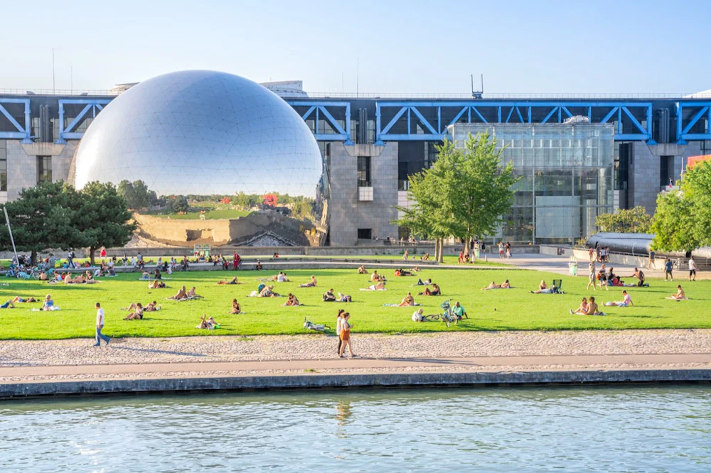 Cité des sciences et de l'industrie + Grande Galerie de l'Évolution — Bundles  in Paris