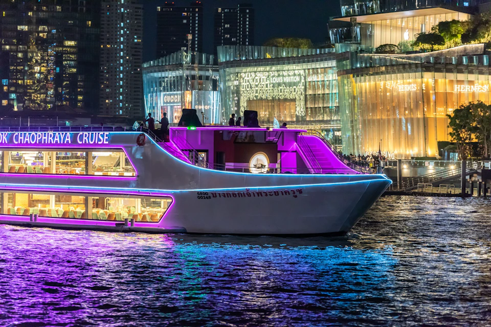 The Newest Luxurious Bangkok Chaophraya Cruise.