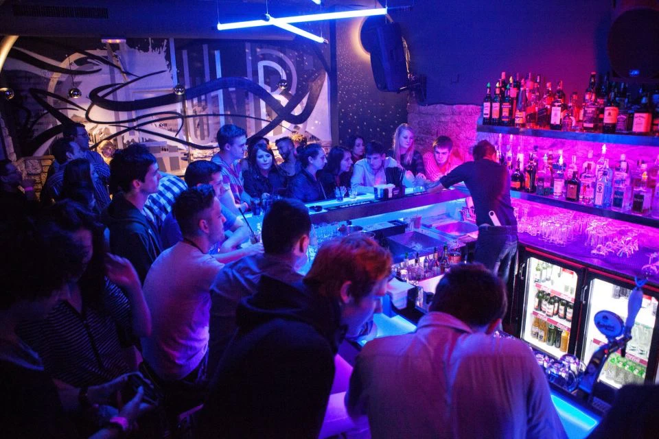 Prague: Pub Crawl Tour with Drinks + Entry to Karlovy Lazne