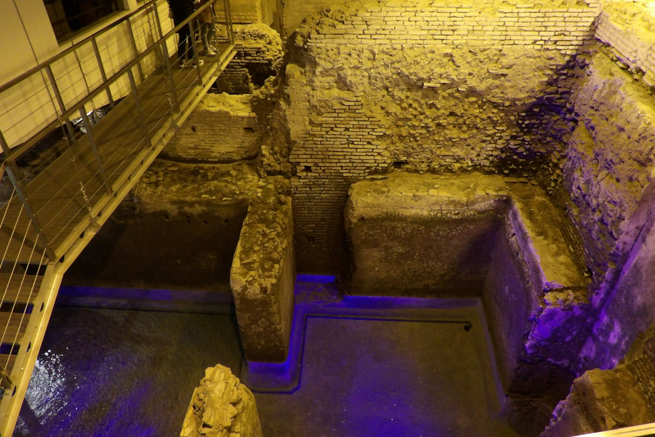 Tour subterráneo de la Fontana de Trevi y Navona - Alojamientos en Roma