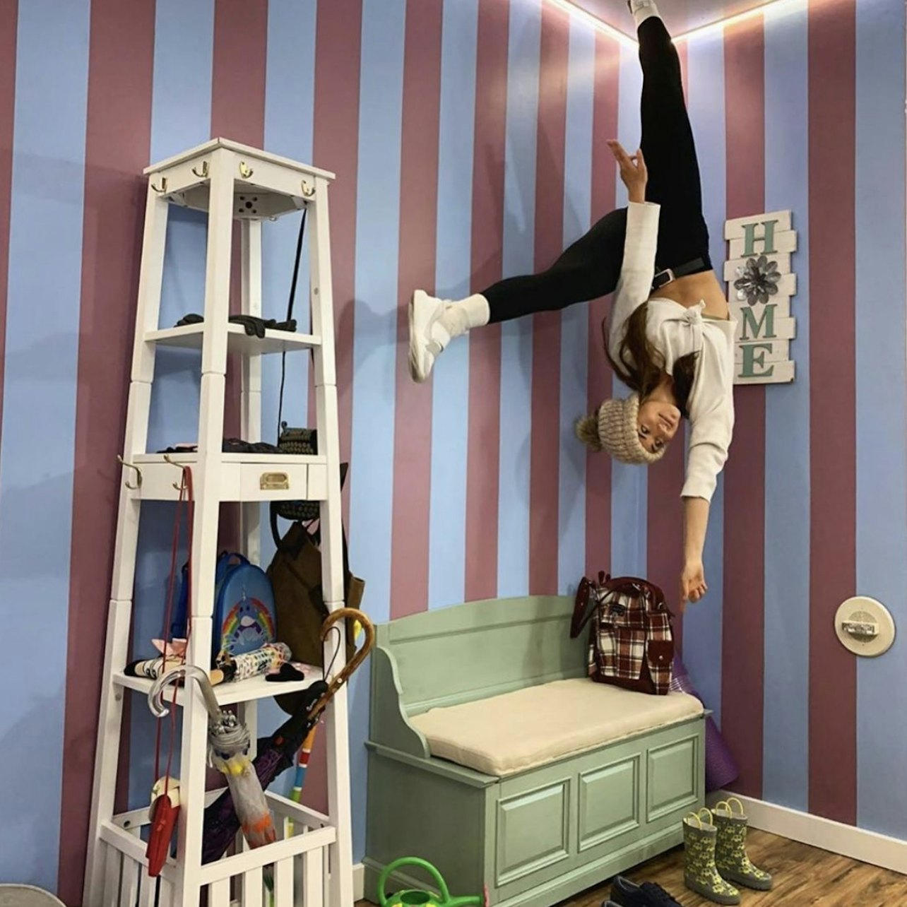 The Upside Down House at World of Illusions - Accommodations in Los Angeles