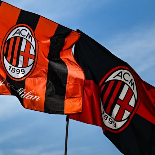 Partita di calcio del Milan - Bandiera del Milan Partita di calcio del Milan - Bandiera del Milan
