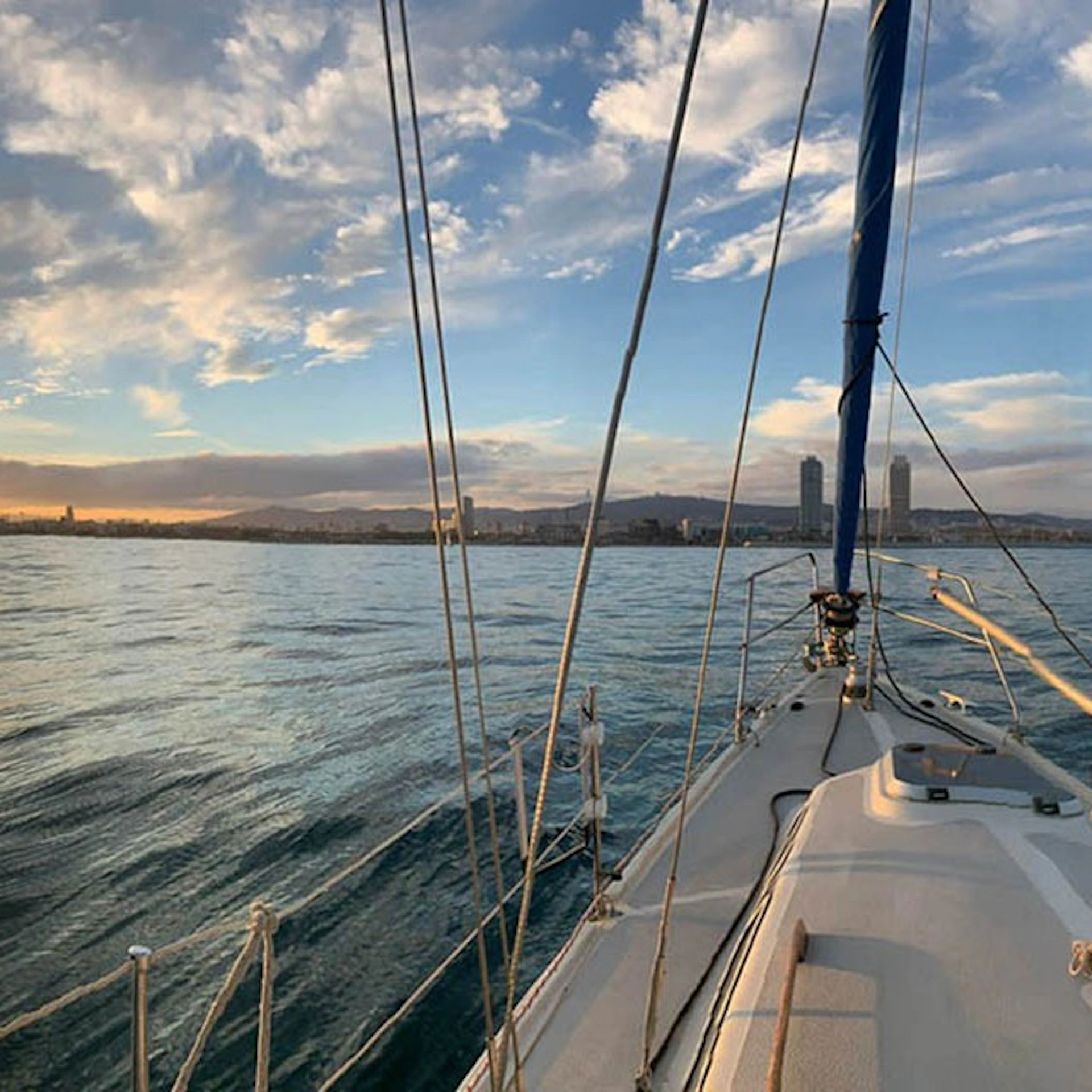 Barcelona: Excursió en vaixell de 2 hores + Begudes