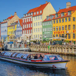 Copenhagen: 48-Hr Hop-on Hop-off Bus & Audio Guide + 1-Hr Canal Tour in destination