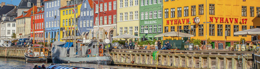 Kopenhagen: 48-Stunden Hop-on Hop-off Bus & Audio Guide + 1-Stunden Kanal Tour