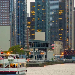 Chicago: Fireworks Cruise with River or Lake Viewing Options 3