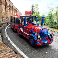 Bologna Open Bus & San Luca Express: Combo Ticket with Food Tasting in destination