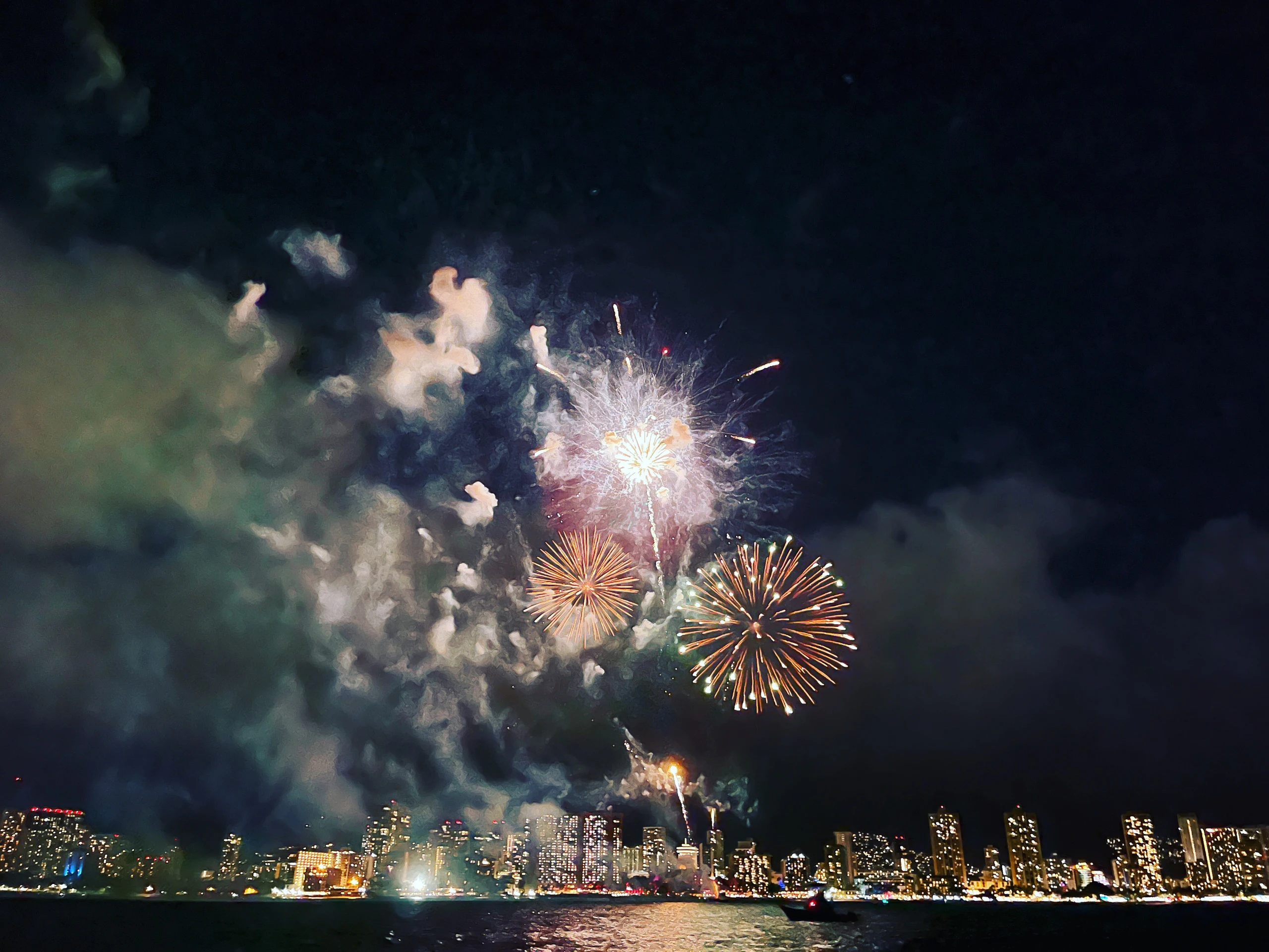 Waikiki: Friday Night Fireworks Boat Cruise