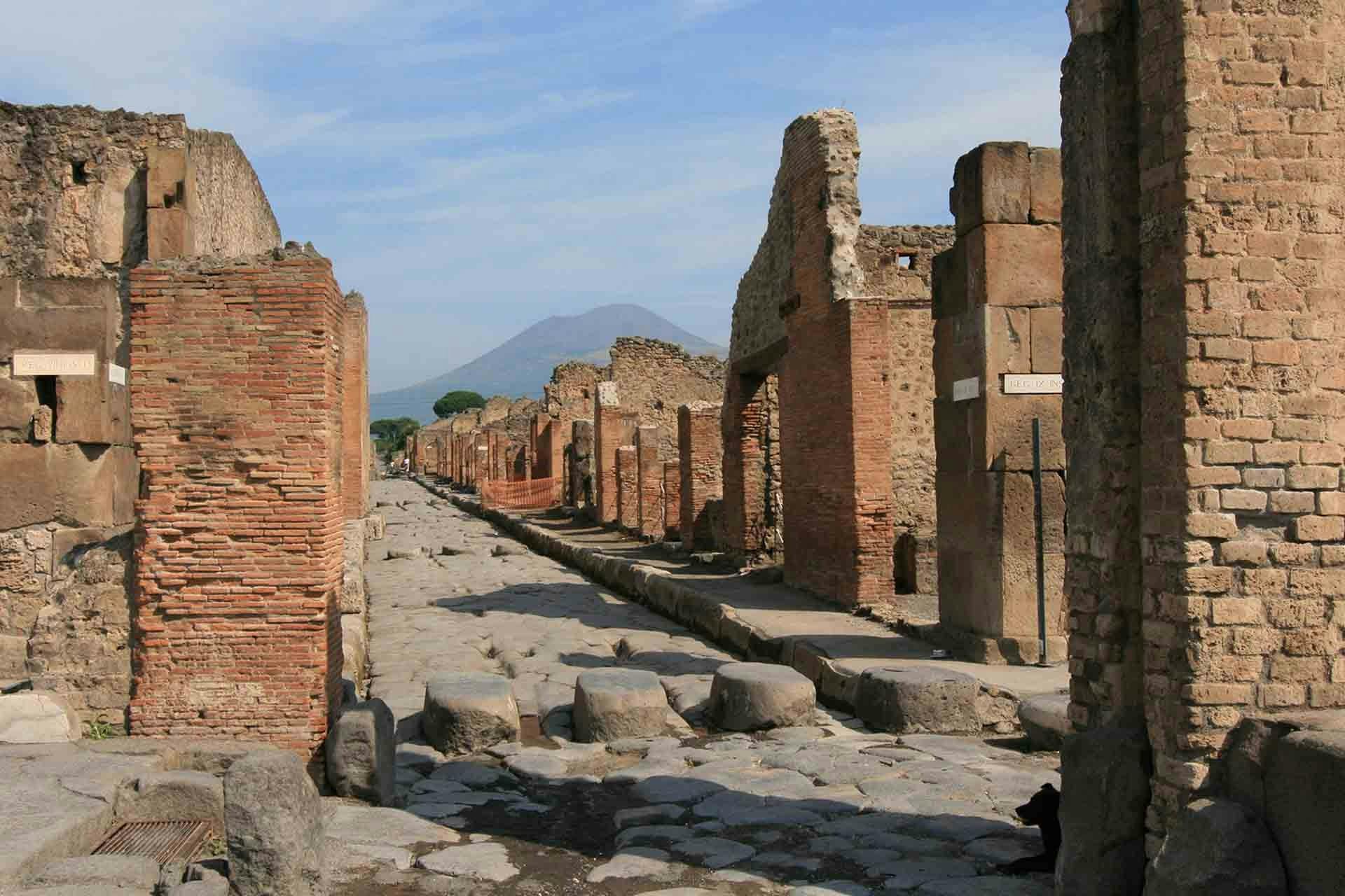 Pompeii: Day Trip From Naples 4