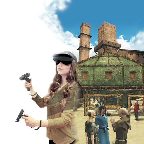 Una donna che utilizza cuffie e controller VR; lo sfondo mostra una scena di villaggio medievale con persone in abiti storici.