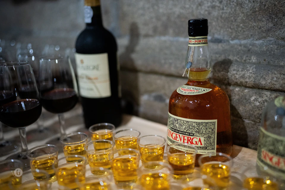 Singeverga liqueur and a glass of Port wine included in the experience.