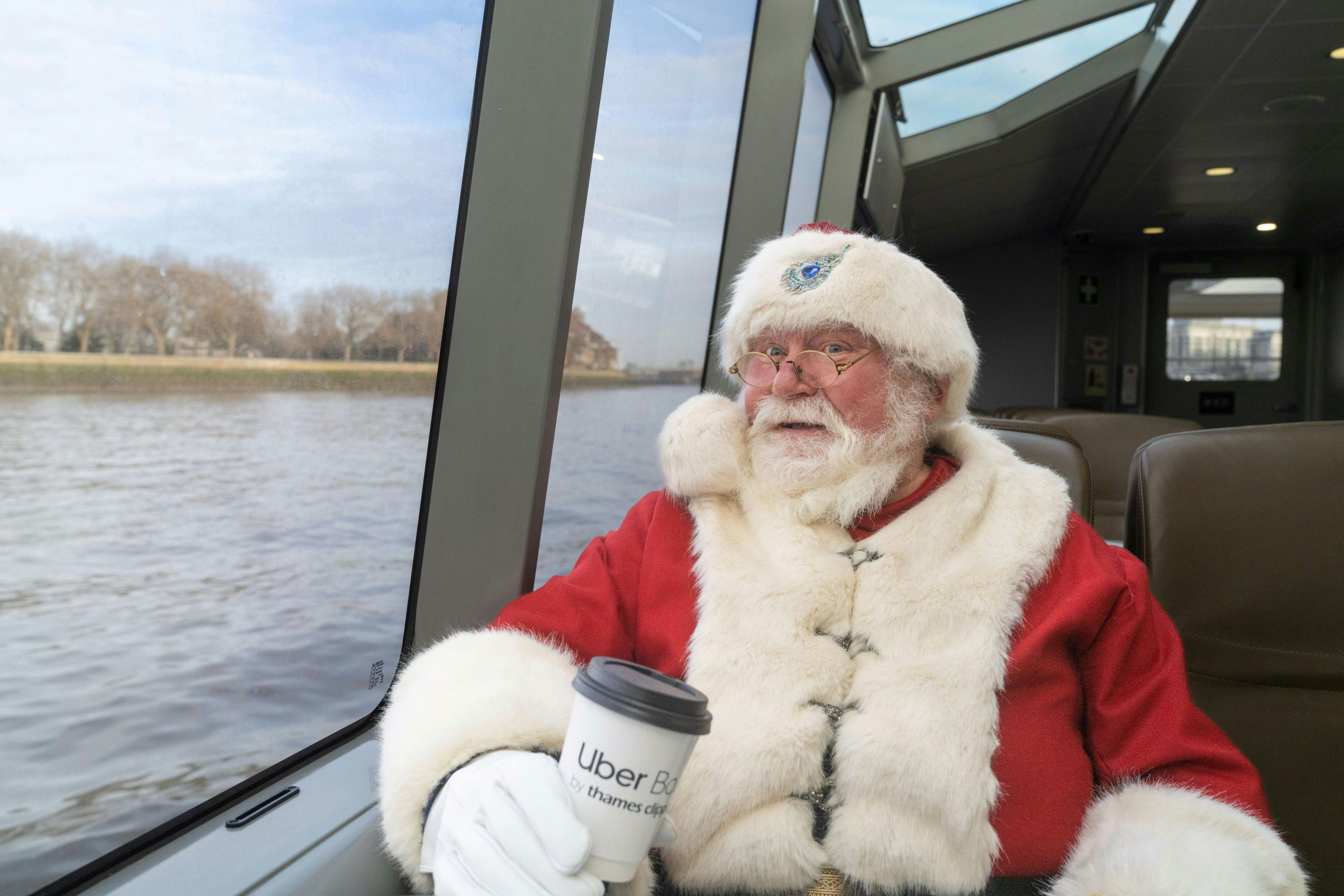 London: Christmas Lights Bus Tour with Audio Guide + One-Way Uber Boat 2