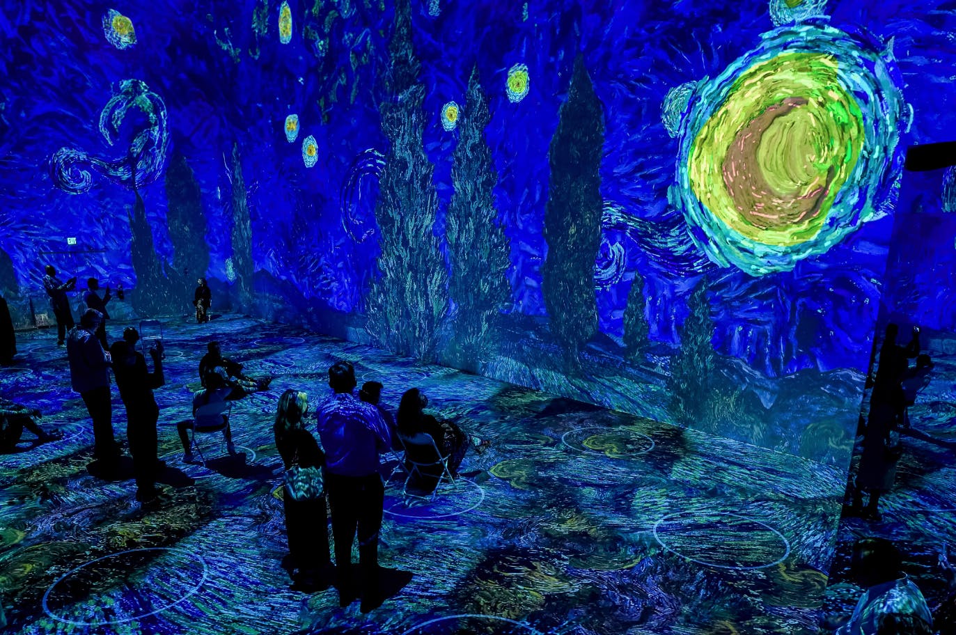 <City 82073>의 즐길 거리 #10: 몰입감 넘치는 반 고흐 전시회