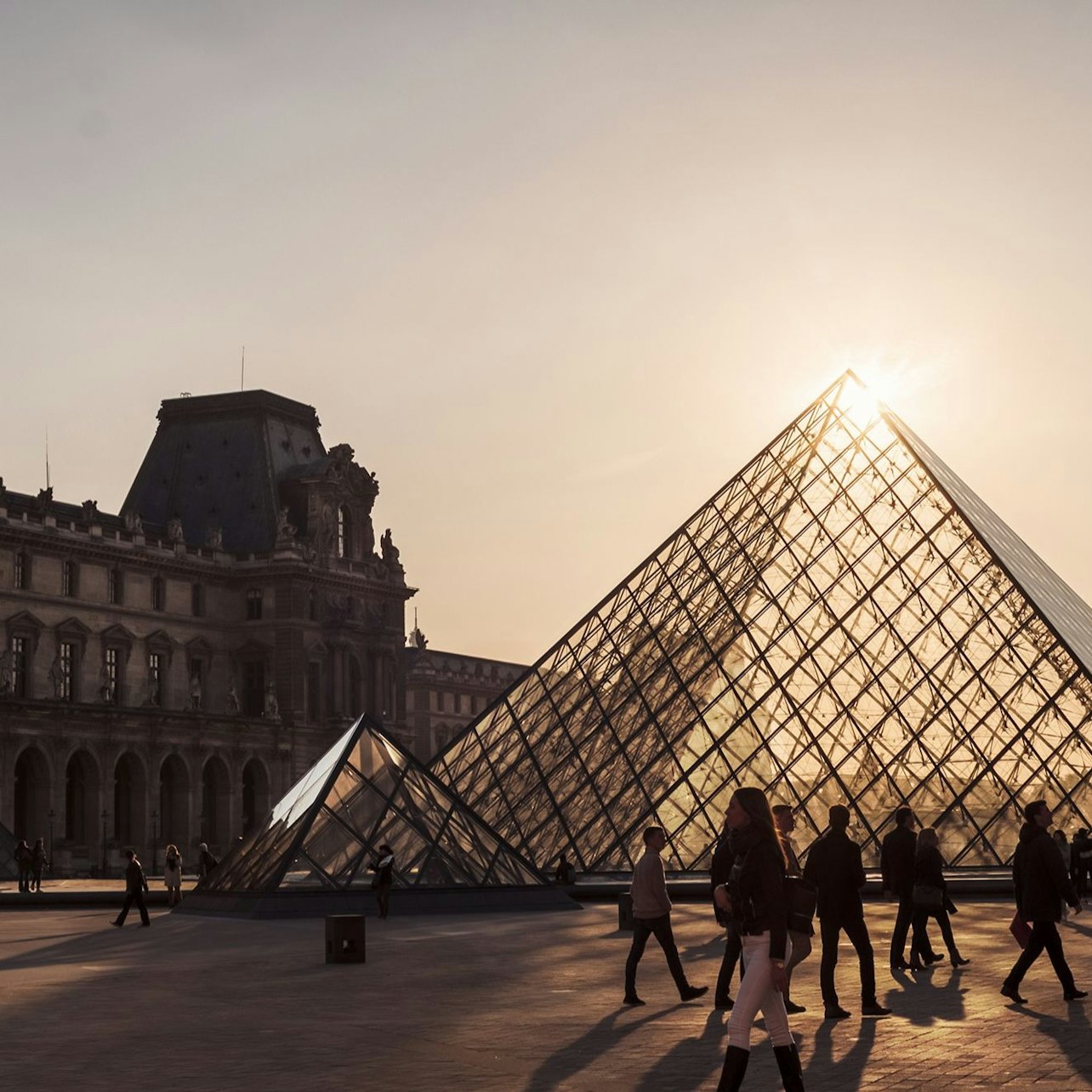 Museo del Louvre: Entrada preferente + Visita guiada de 2 horas por los lugares más destacados - Alojamientos en Paris
