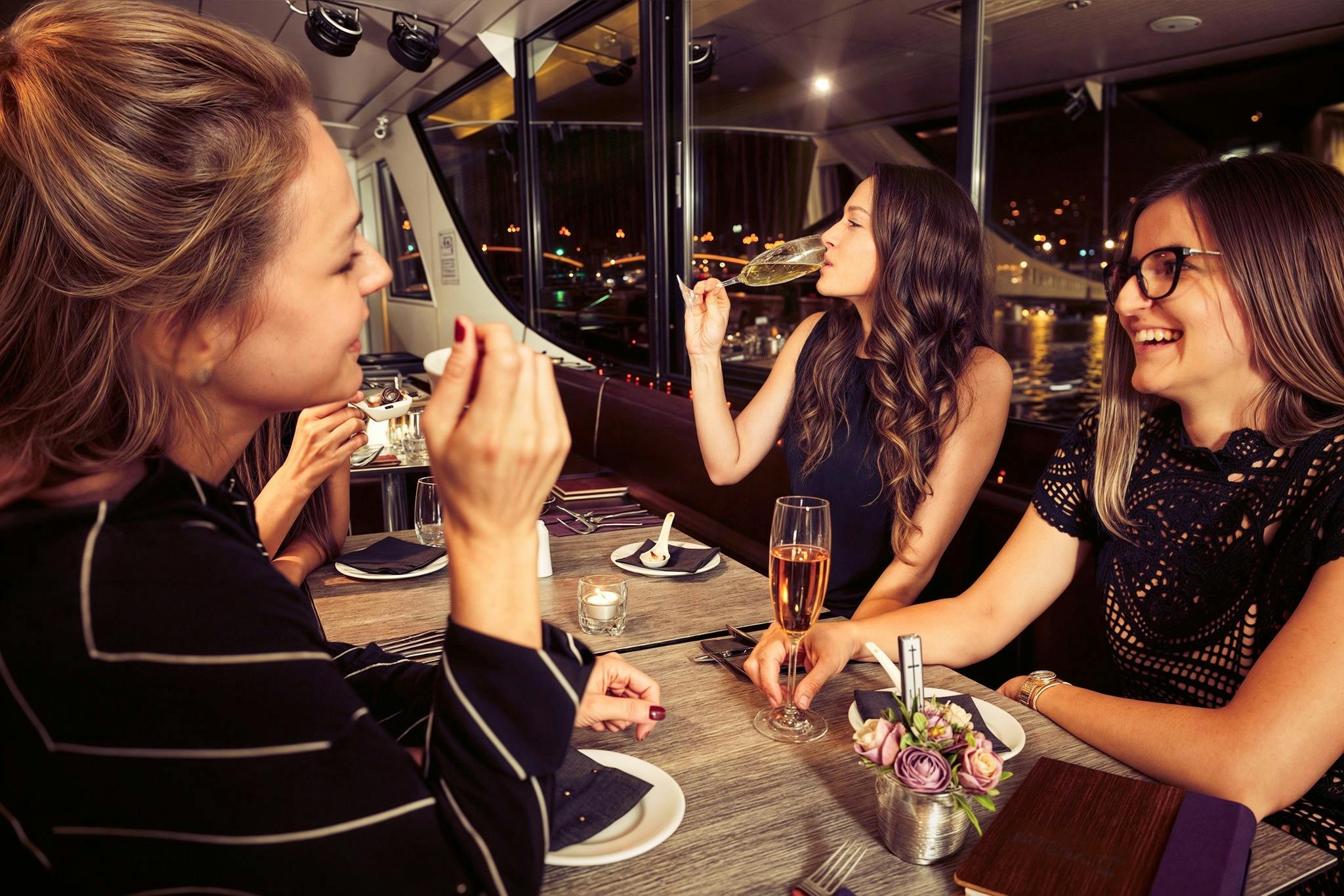 SILVER LINE邮轮晚餐和多瑙河上的灯光--布达佩斯的神奇夜晚