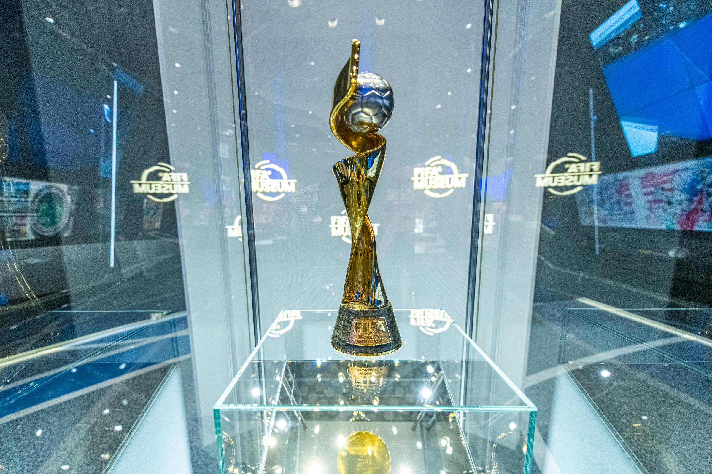 Originální pohár FIFA Women 's World Cup Trophy