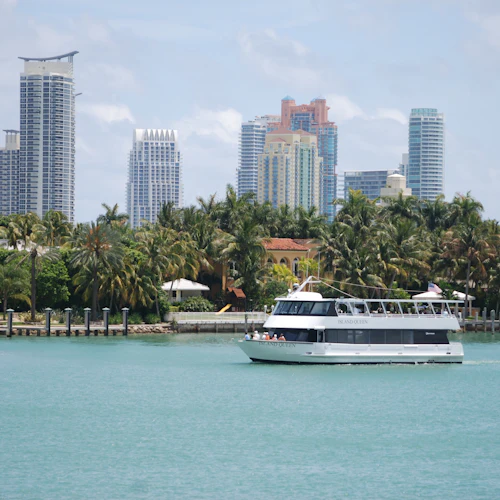Miami: Skyline Day Cruise with Mojito Bar