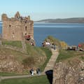 Ruinen von Urquhart Castle am Loch Ness