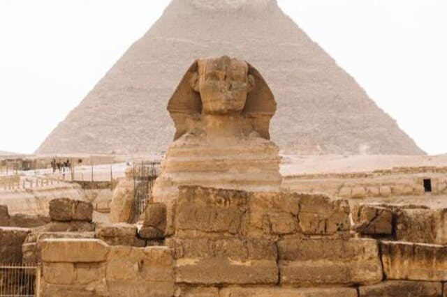 Esfinge y Pirámides