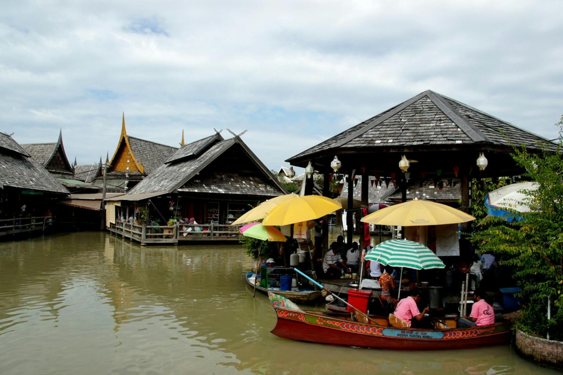 Pattaya Floating Market: Tours and Guided Visits