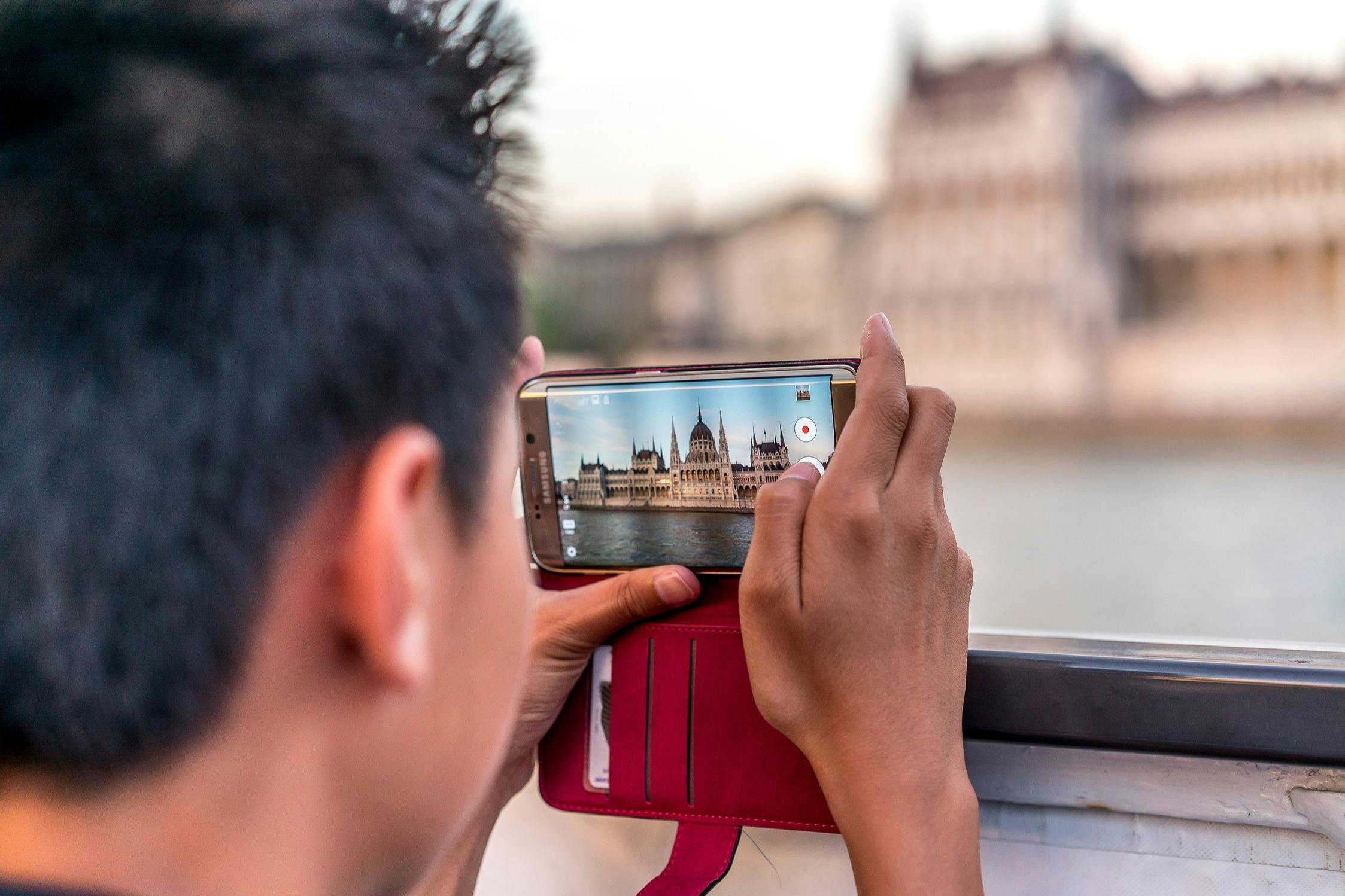 Budapest: Hop-on Hop-off Sightseeing Cruise + Audio Guide + 1 Drink 4