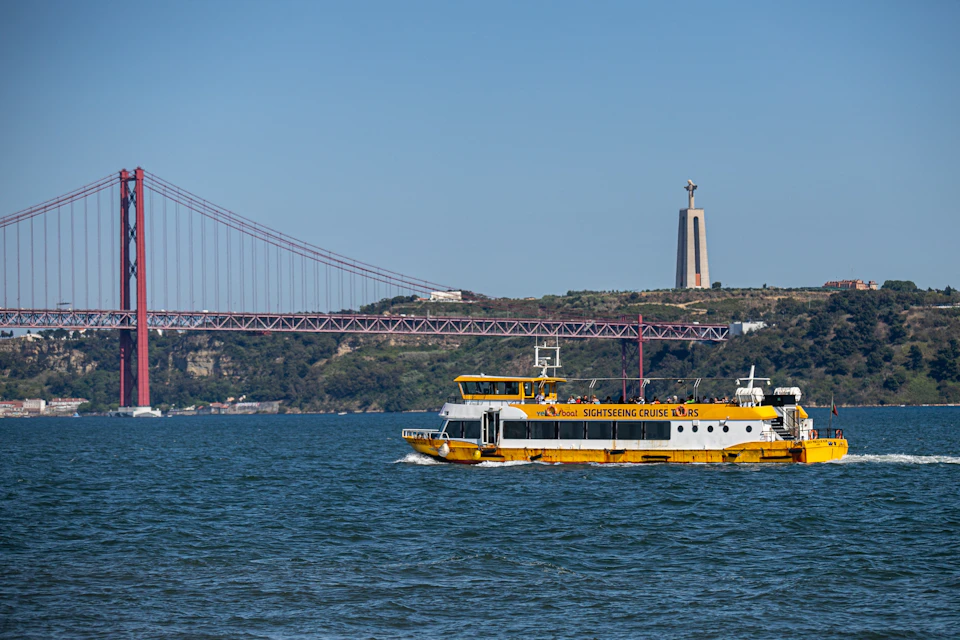25th April Bridge and Cristo Rei - Yellow Boat Tour