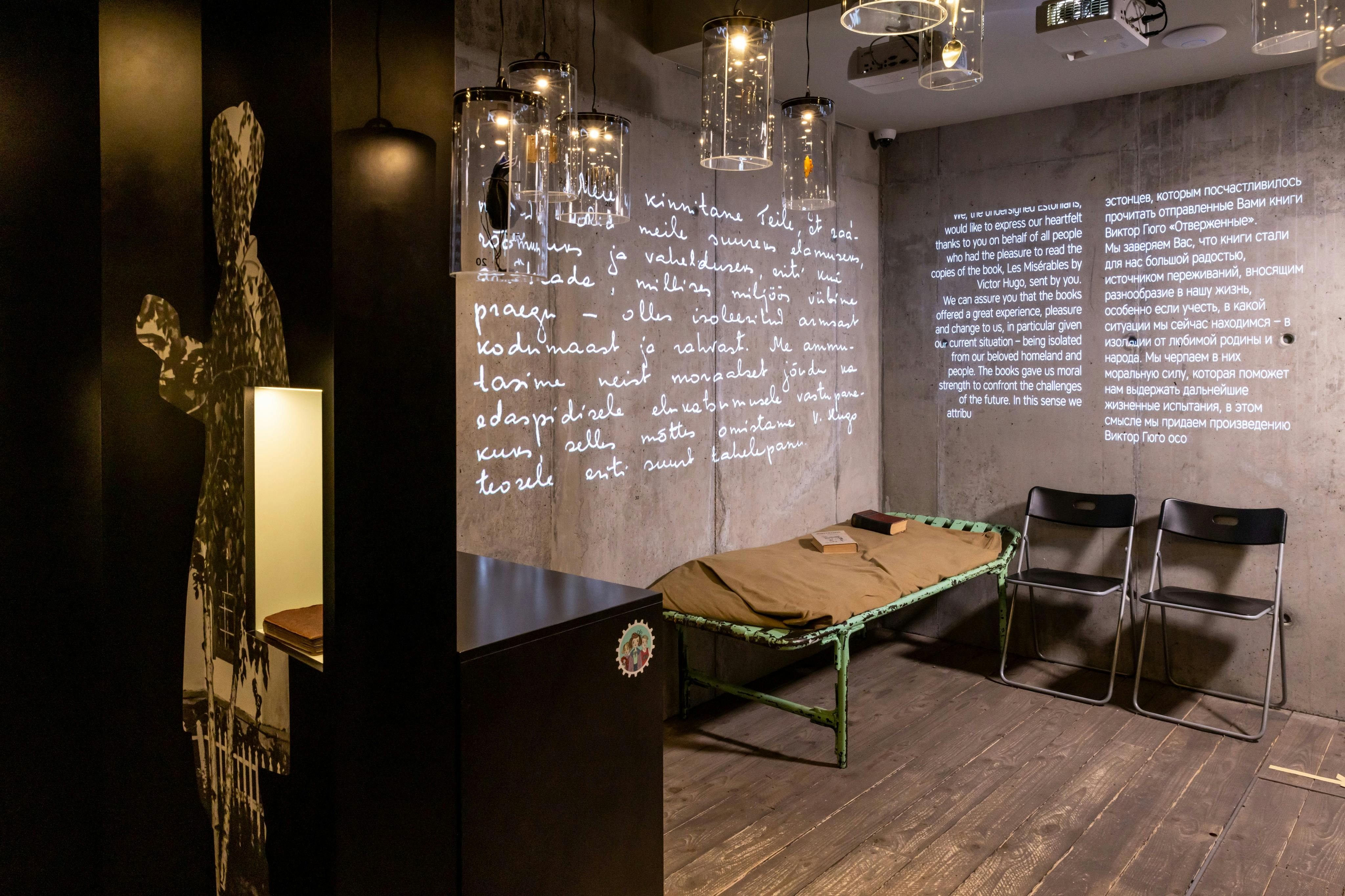 参观“自由无国界”展览