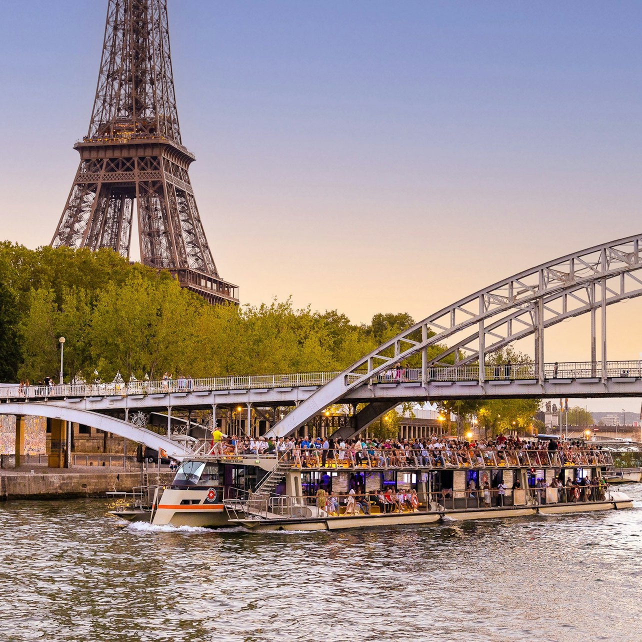 Seine River: Sightseeing Cruise from the Eiffel Tower in Paris – Tiqets