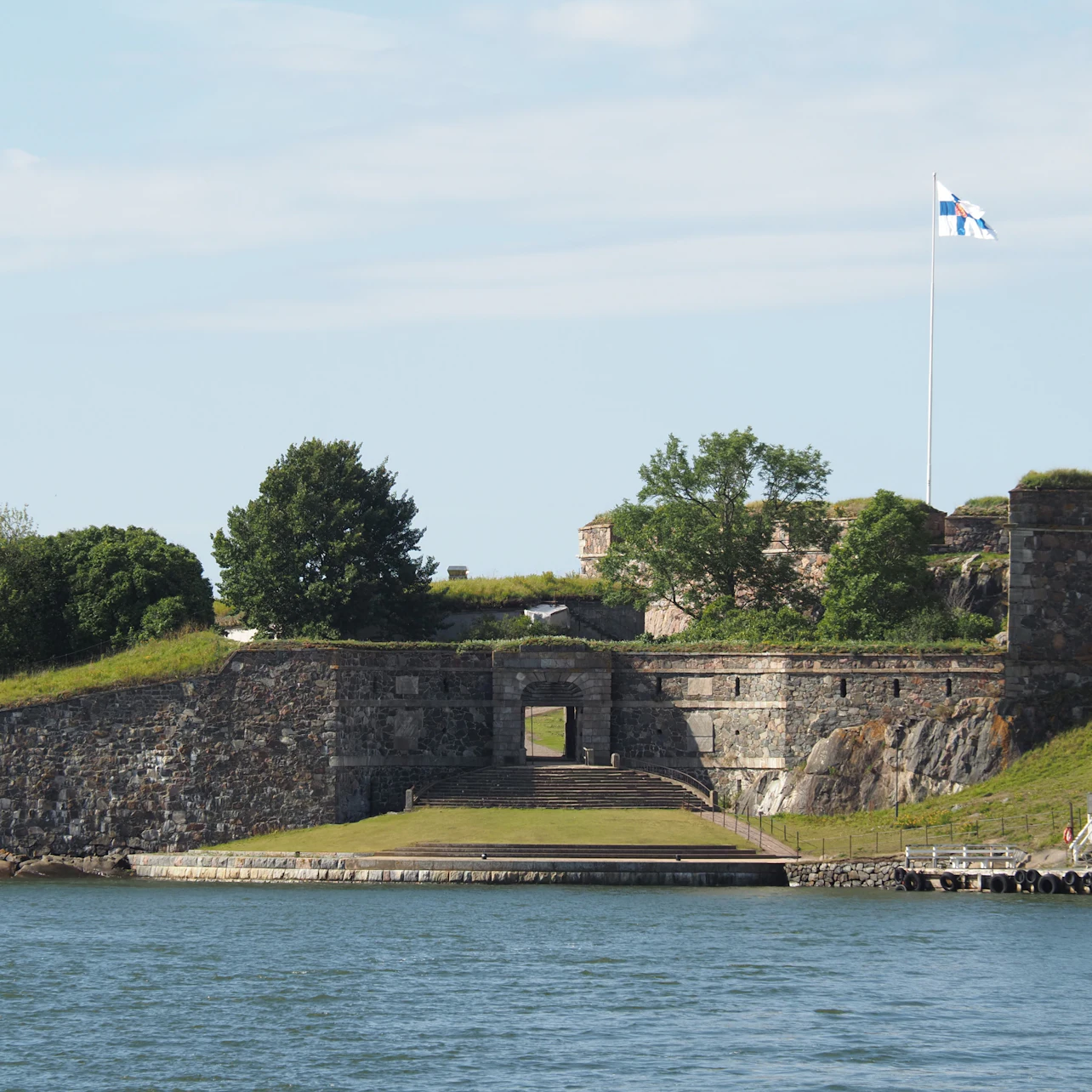 Helsinki: Hop-on Hop-off Ferry Ride to Suomenlinna & Lonna in Helsinki β Tiqets