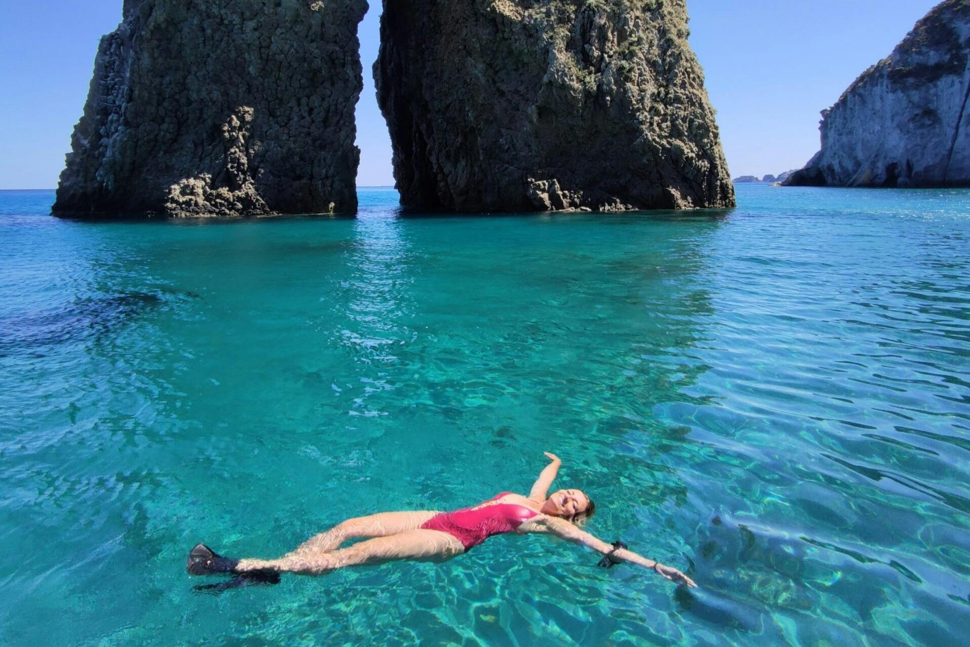 Isola di Ponza: Gita di un giorno da Anzio + crociera in barca + pranzo — 6
