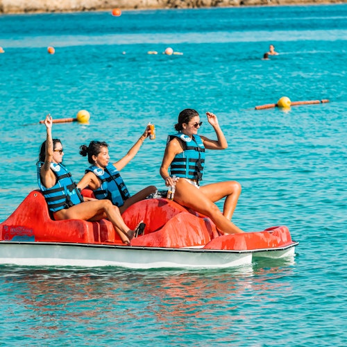Mykonos Super Paradise Beach: Alquiler de kayak y remo