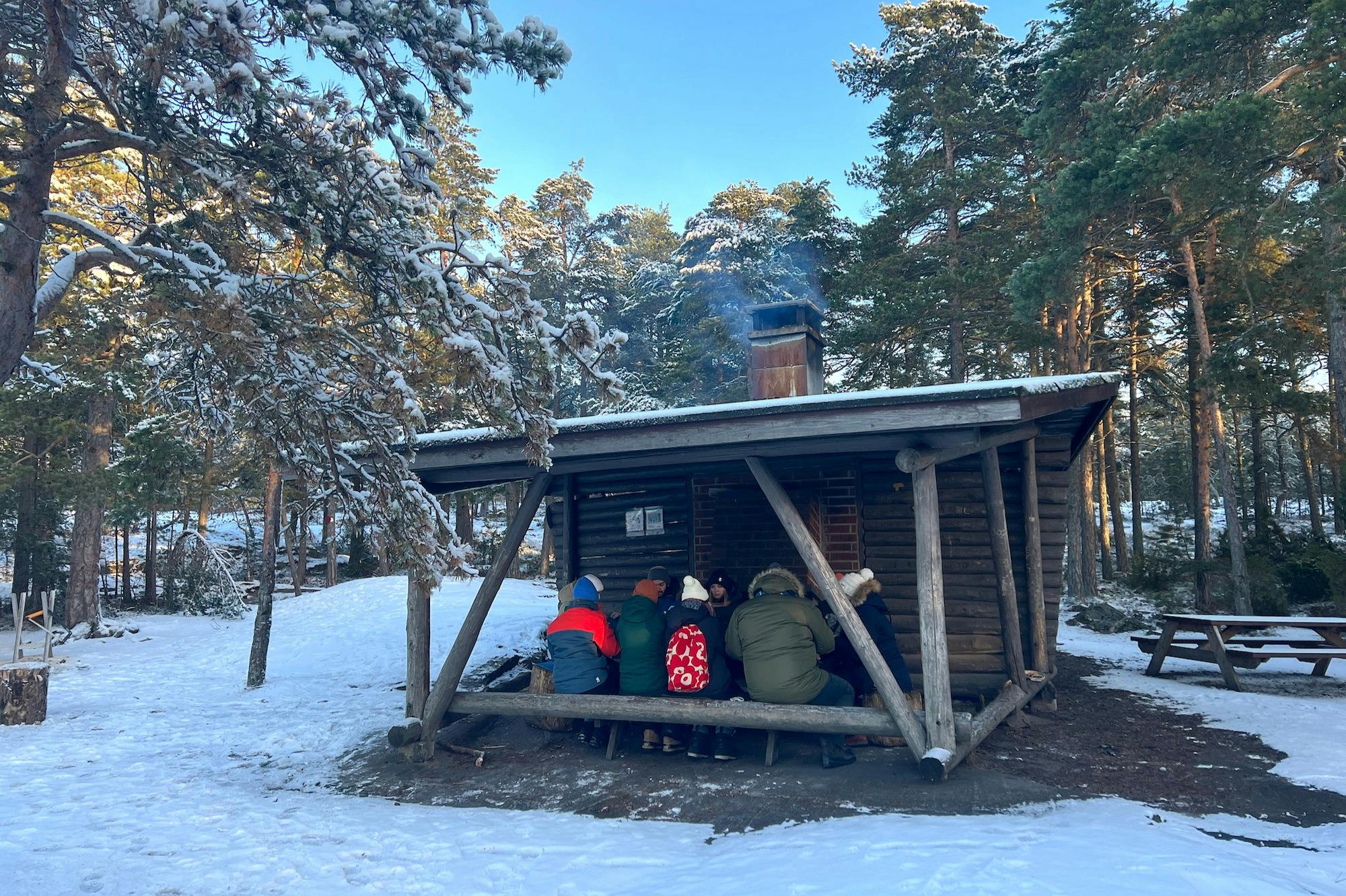 火のそばでランチ