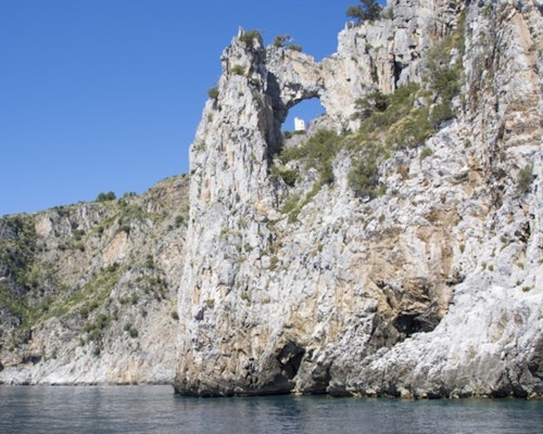 パリヌーロ岬の洞窟：パリヌーロからのボートツアー(即日発券)