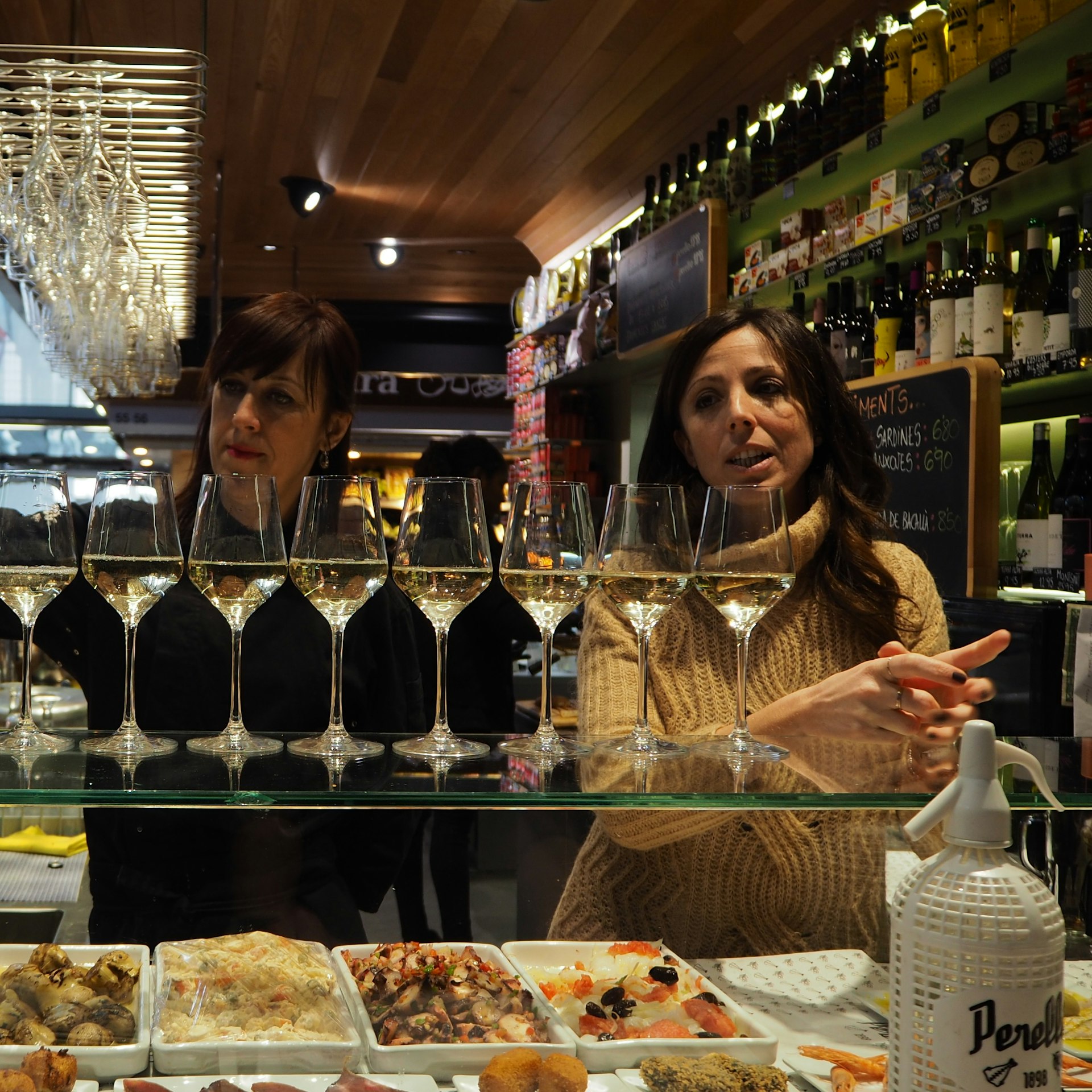 Barcelona: Food Market Lunch Tour with Wine Pairing