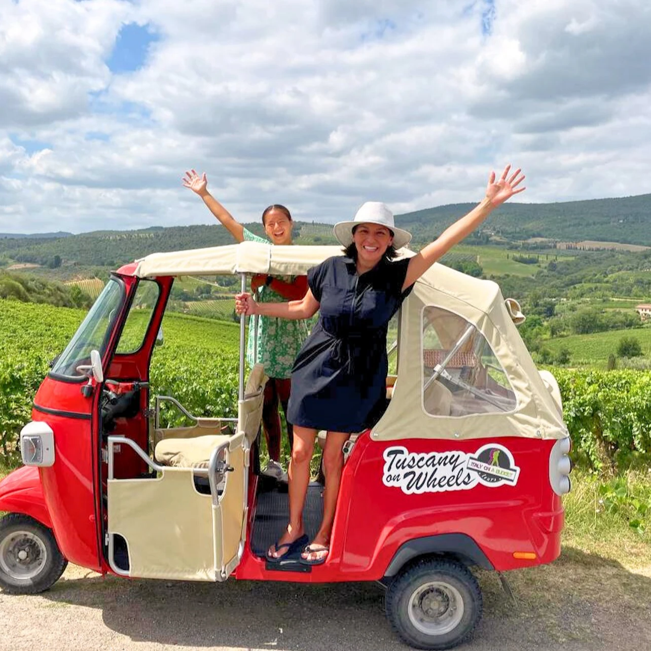 Toscana: Excursión Privada Guiada en Tuk Tuk + Picnic + Cata de Aceite de Oliva y Vino