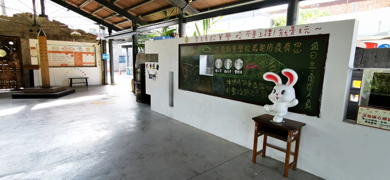 Jade Rabbit Pencil School Tour Factory: Guided Tour + Pencil DIY Ticket