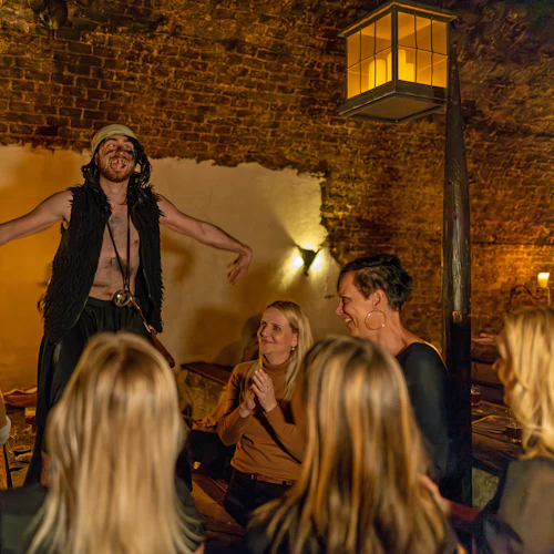 Experiência tcheca autêntica: Jantar e show medieval + tour pela cervejaria e pelo castelo - Photo 2