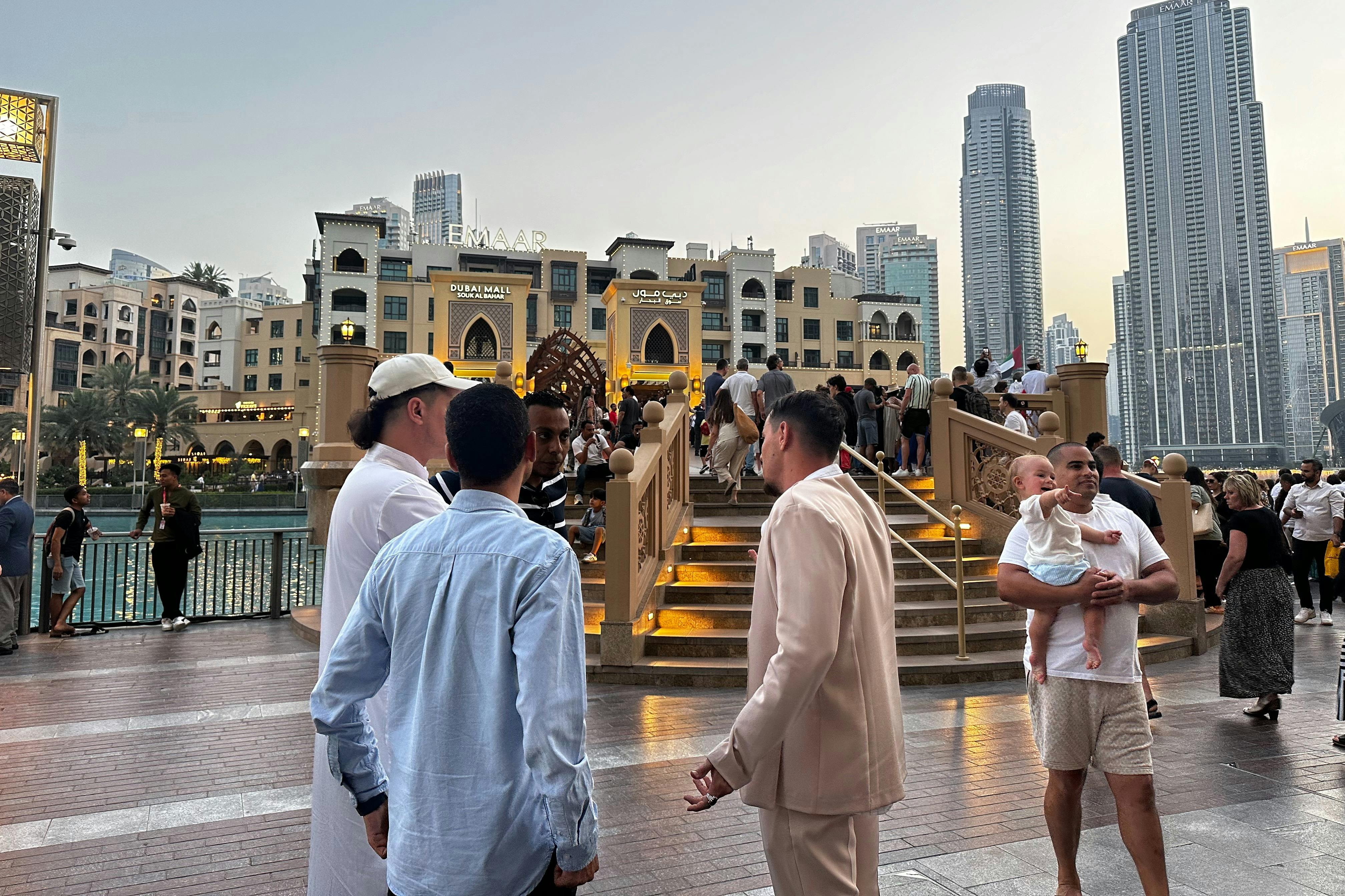 スーク・アル・バハールの隣のフードツアー